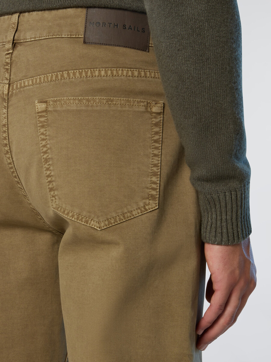 pantalones de sarga rota de cinco bolsillos