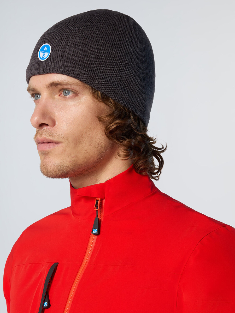 gorro con logo frontal