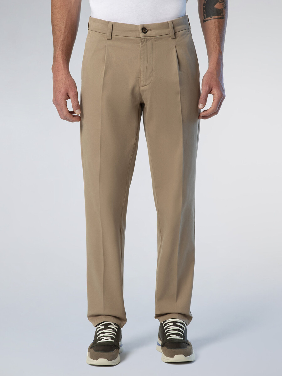 pantalones chinos de gabardina plisada defender