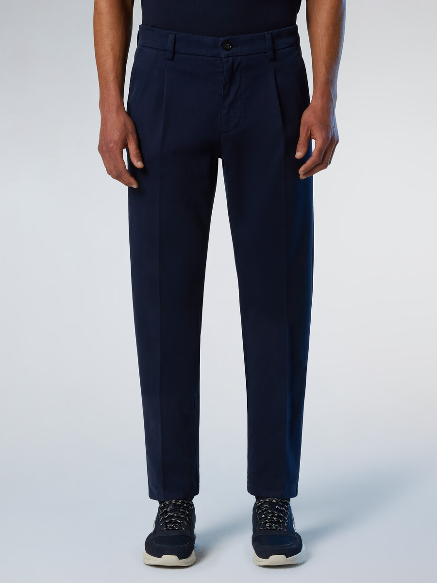 pantalones chinos de gabardina plisada defender