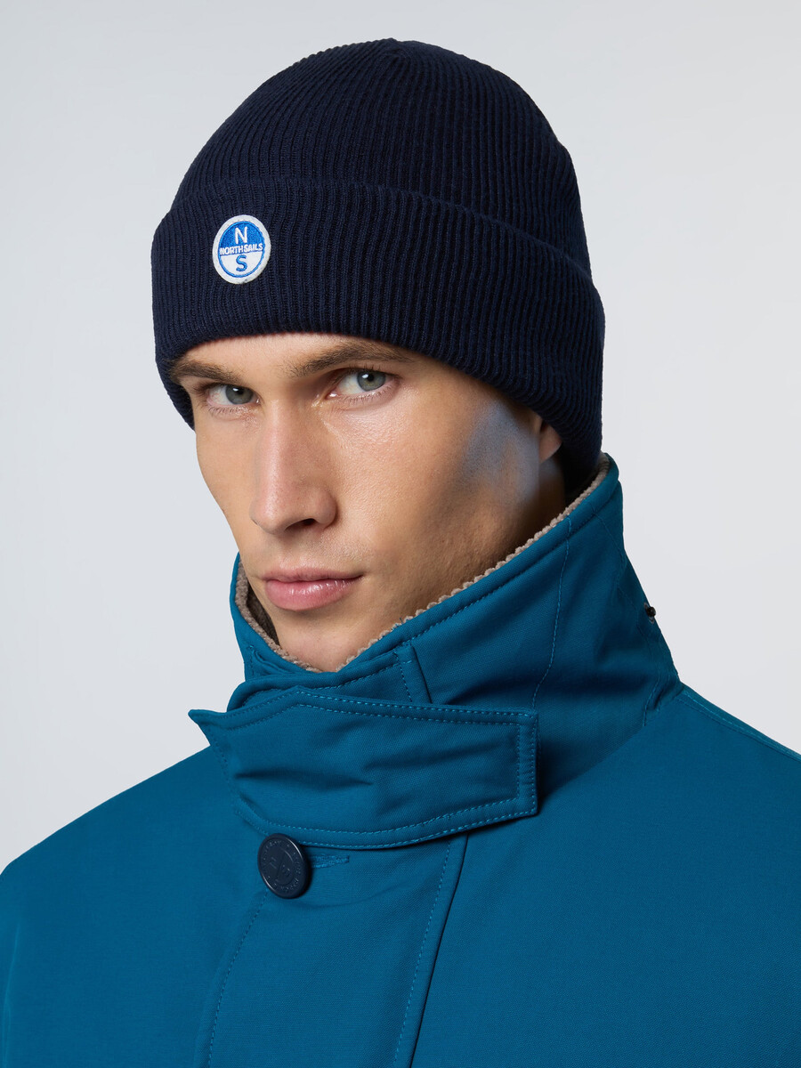 gorro de microcanalé con parche del logotipo