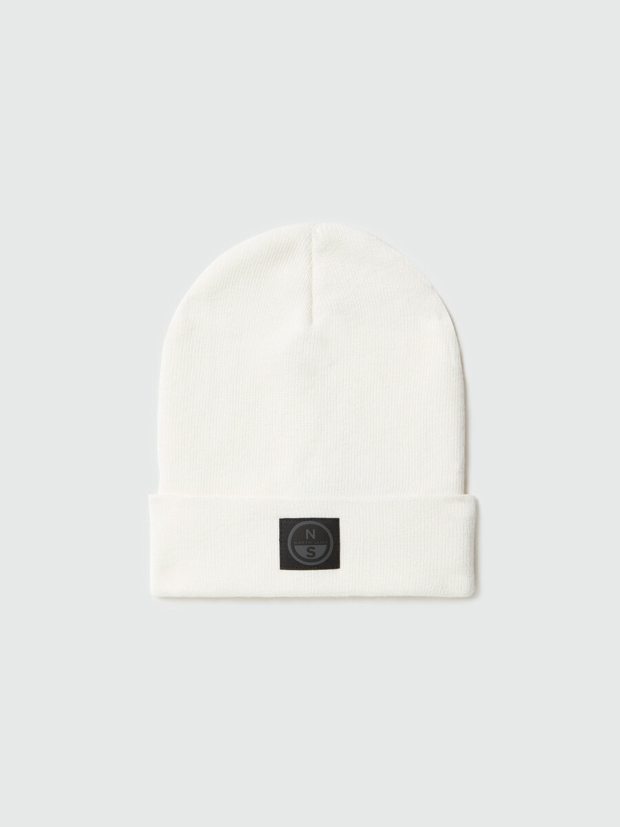 gorro con parche de north tech