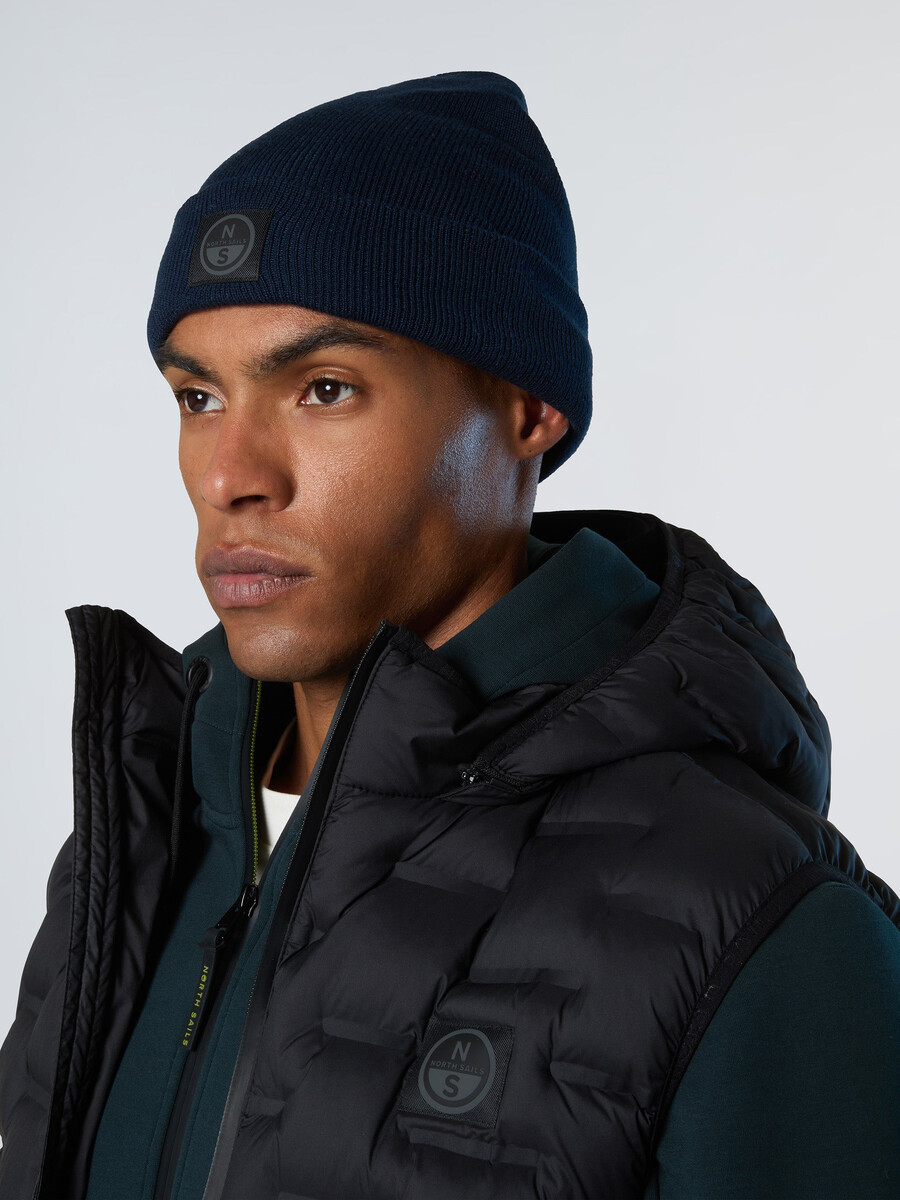 gorro con parche de north tech