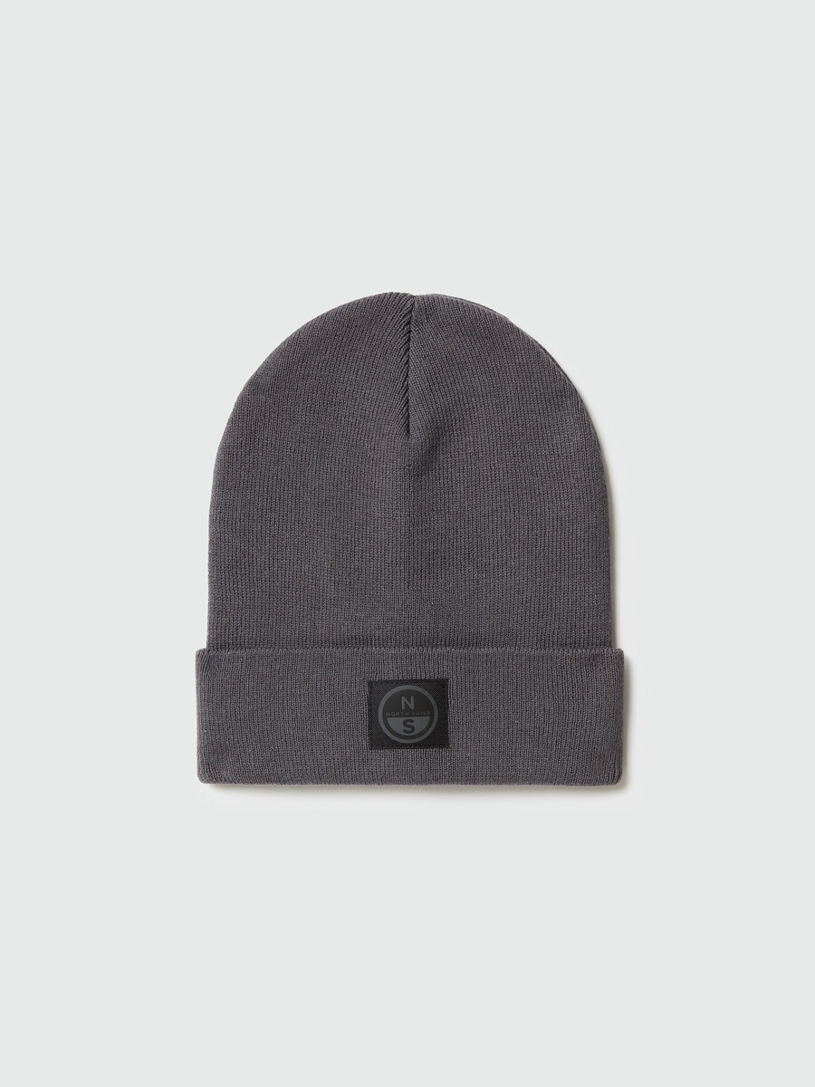gorro con parche de north tech