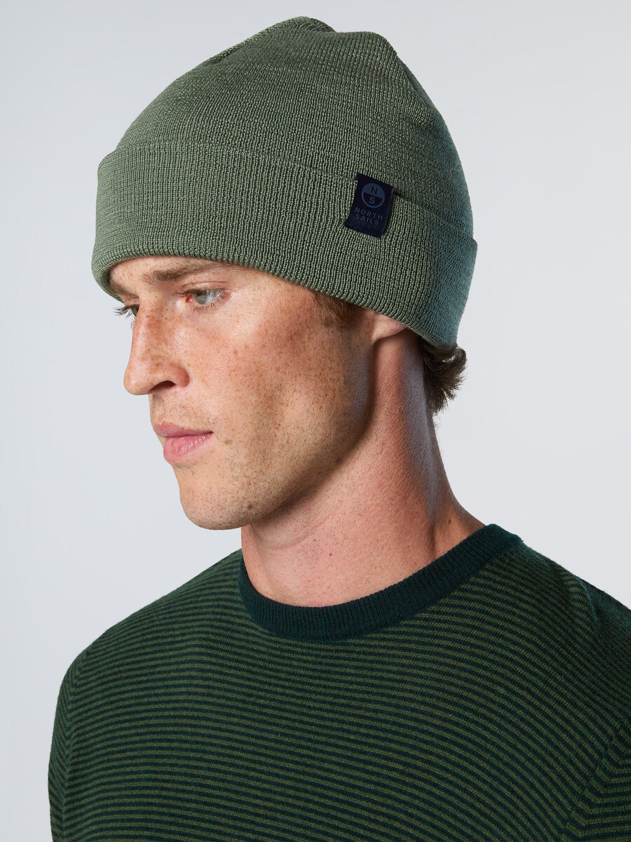 gorro de punto fino con vuelta
