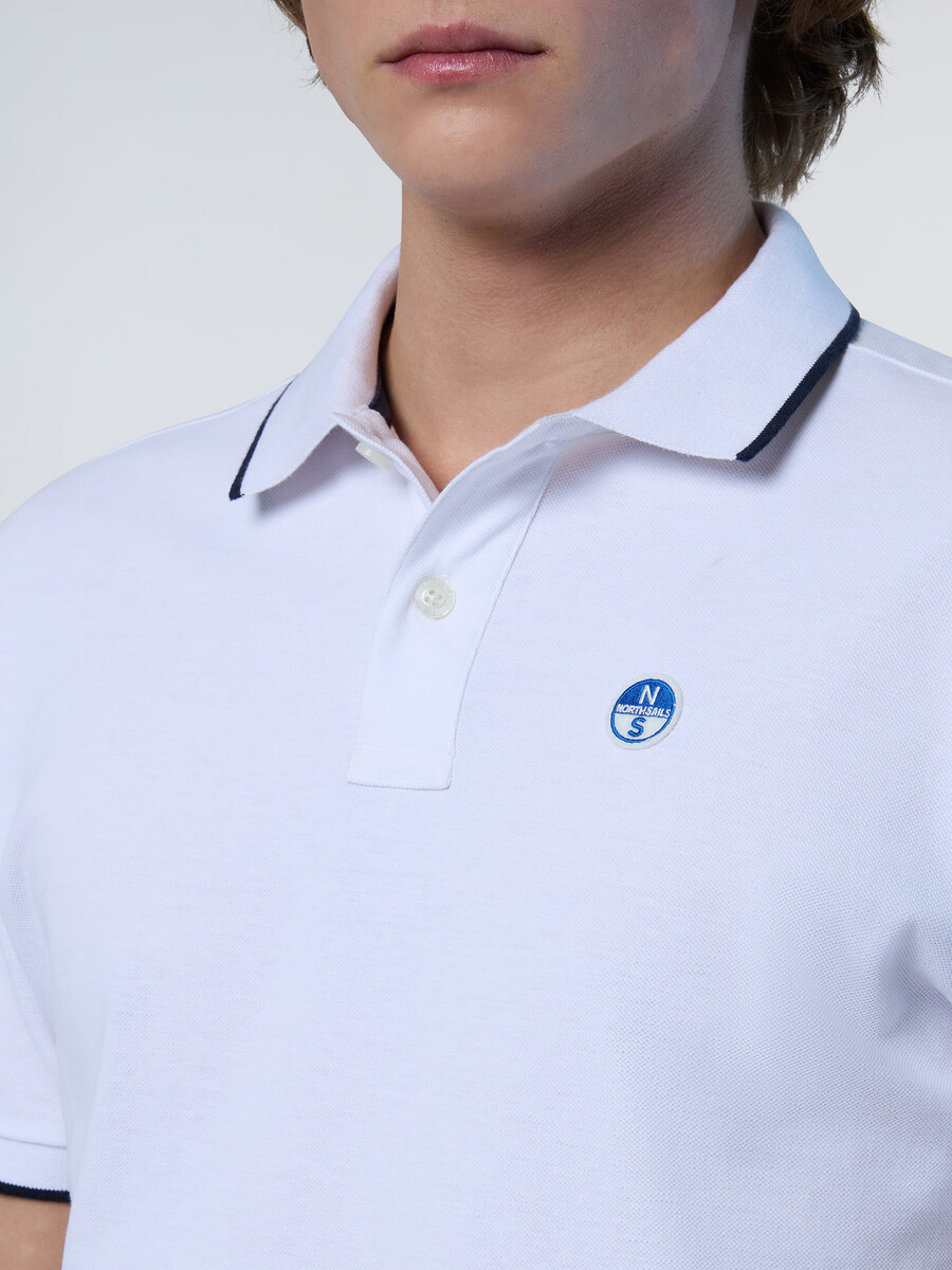 camisa polo con estampado de cuello