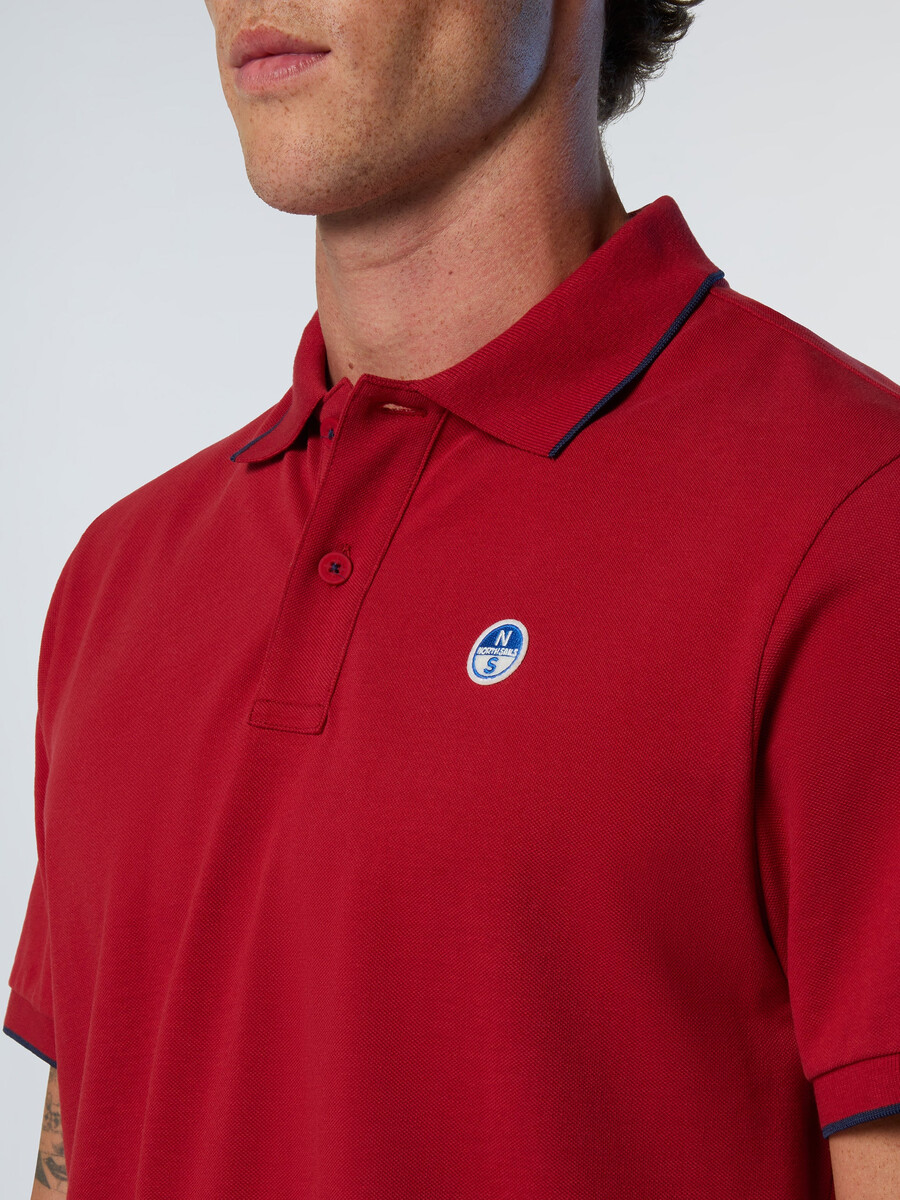 camisa polo con estampado de cuello