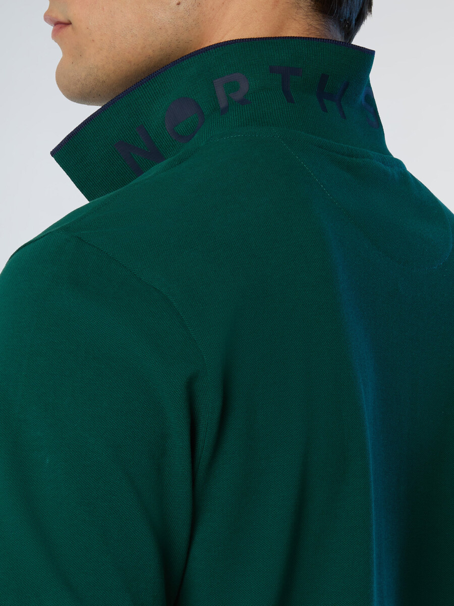 camisa polo con estampado de cuello
