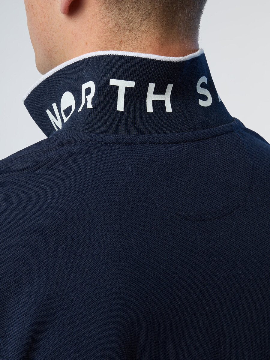polo de manga larga con estampado en el cuello