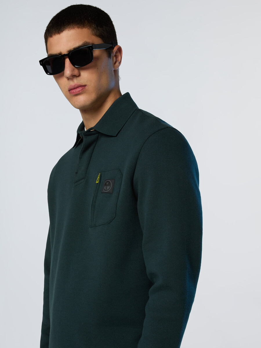 camisa polo con bolsillo en el pecho