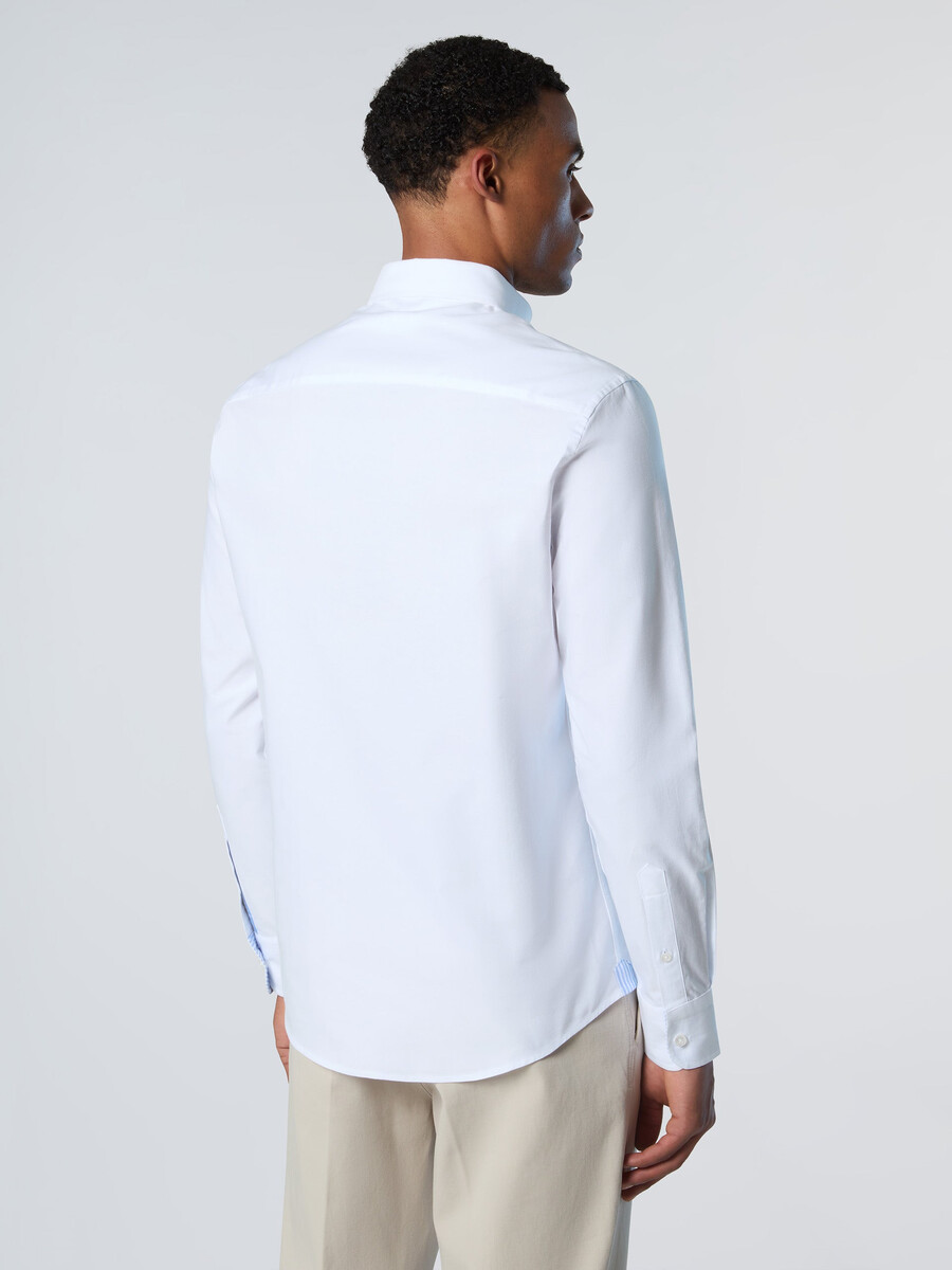 camisa oxford con logo bordado
