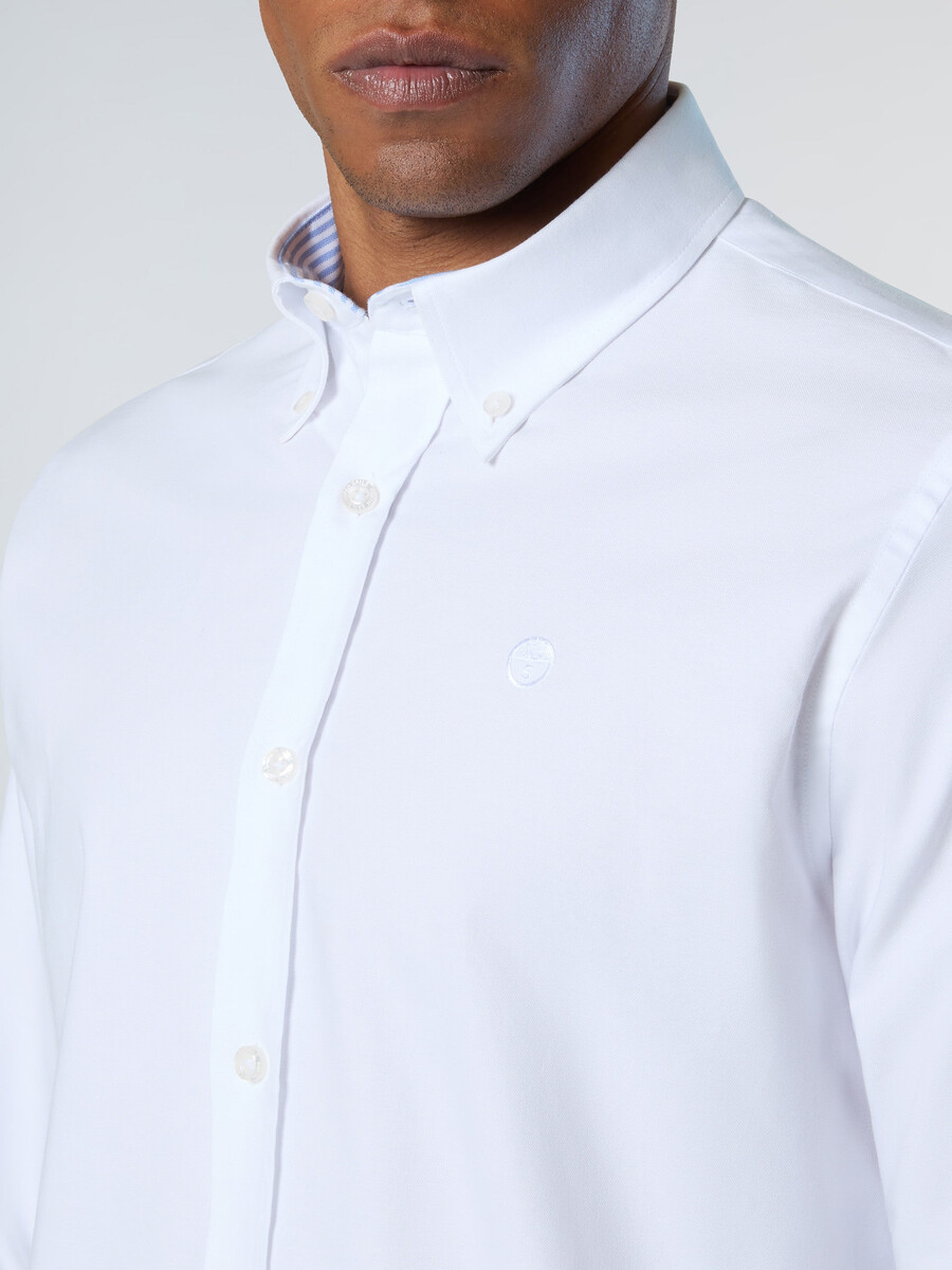camisa oxford con logo bordado