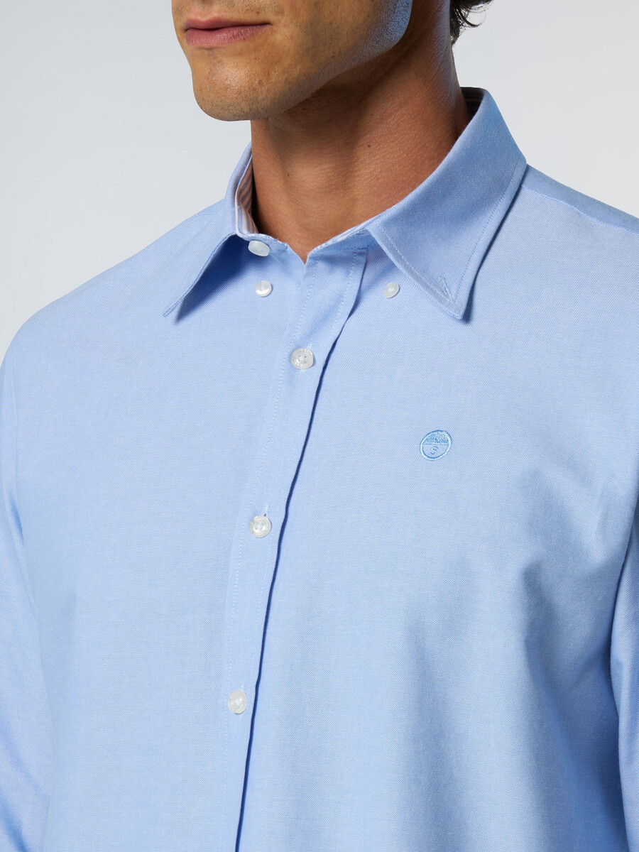 camisa oxford con logo bordado