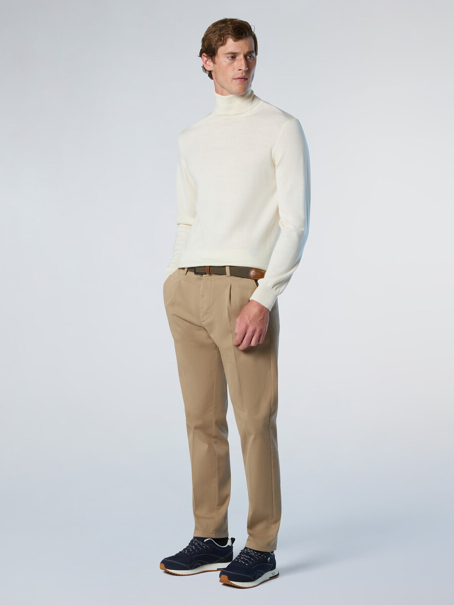 suéter de cuello alto de lana merino