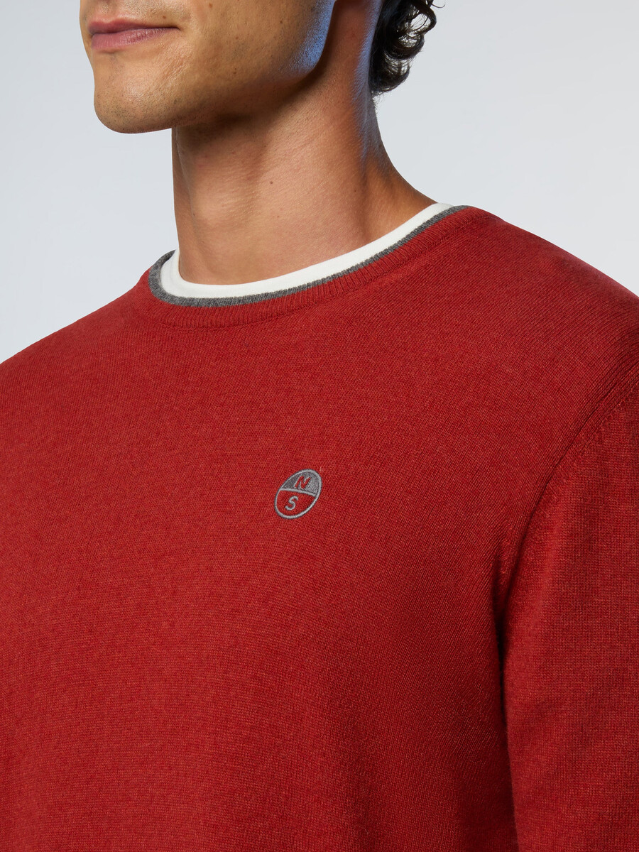 suéter de cuello redondo con logo bordado