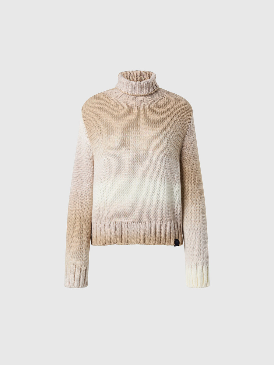 suéter de alpaca descolorido