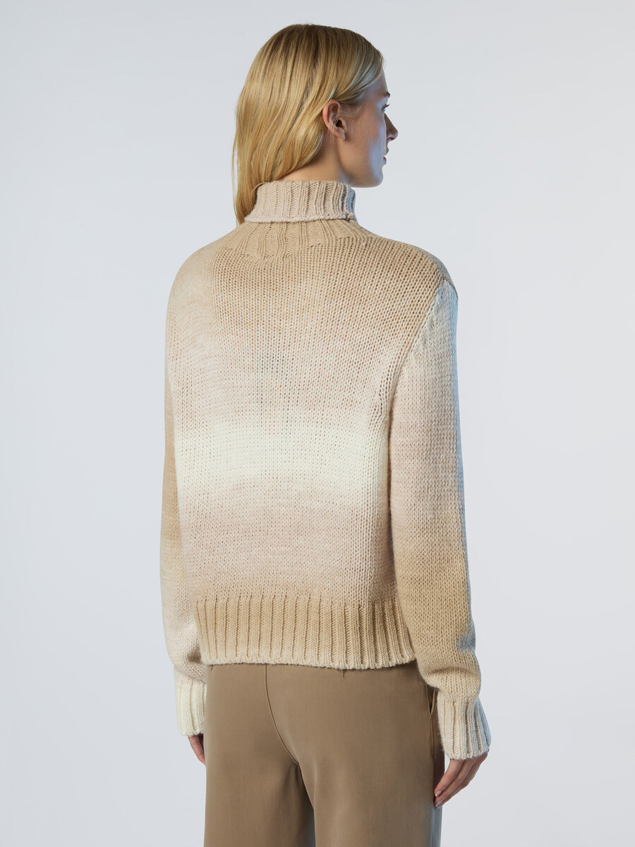 suéter de alpaca descolorido