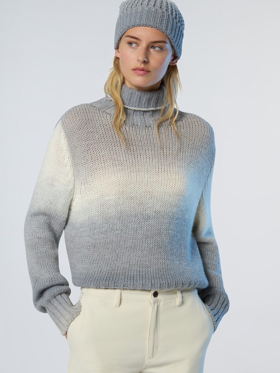 suéter de alpaca descolorido