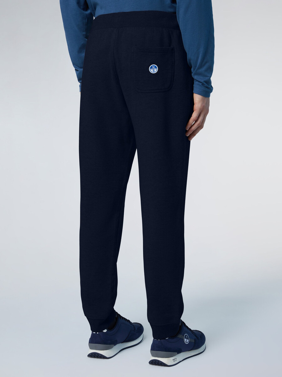 pantalones deportivos con parche de logo