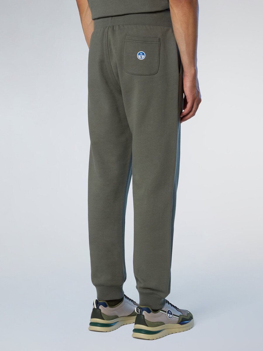 pantalones deportivos con parche de logo