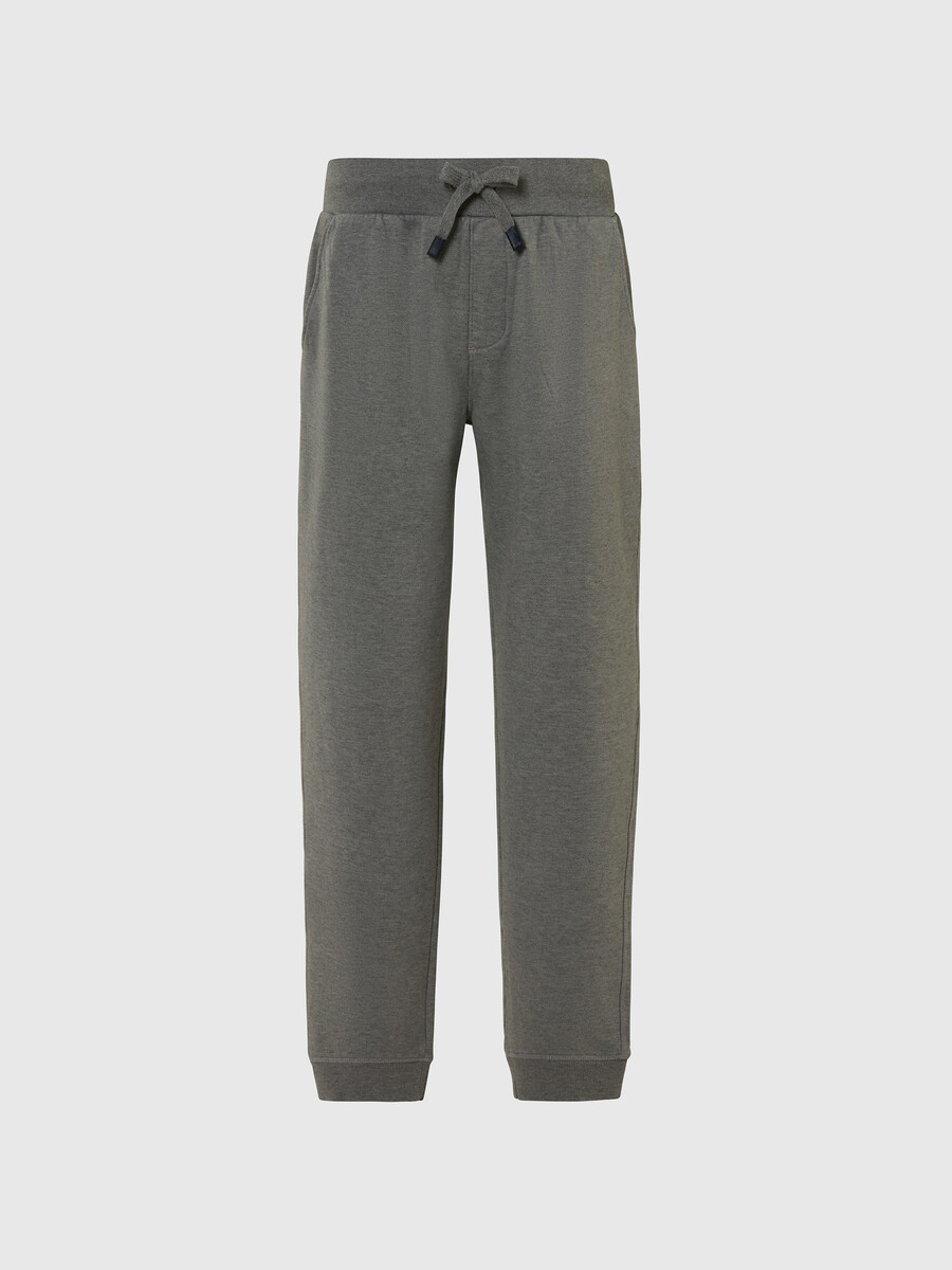 pantalones deportivos con parche de logo
