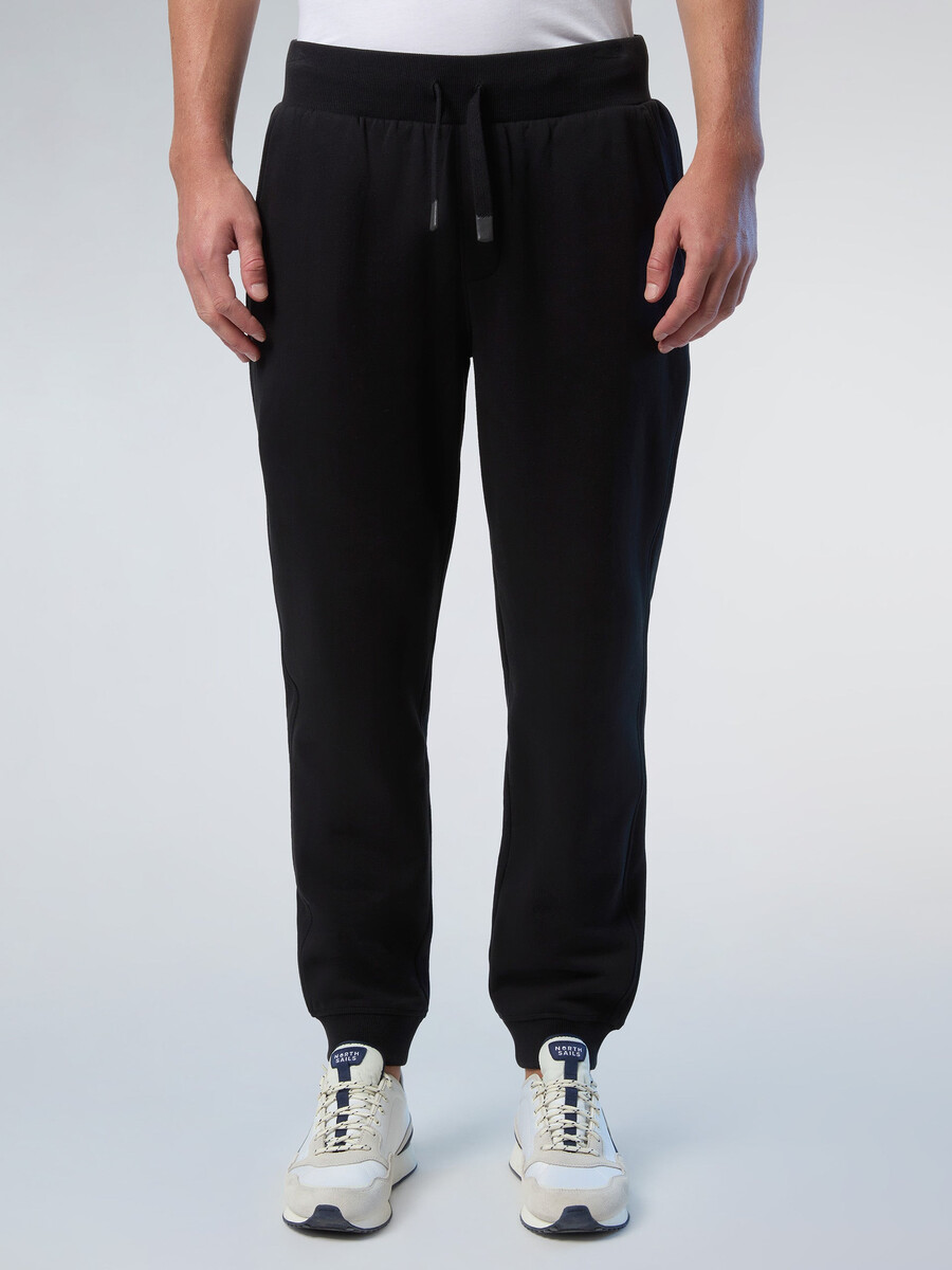 pantalones deportivos con parche de logo