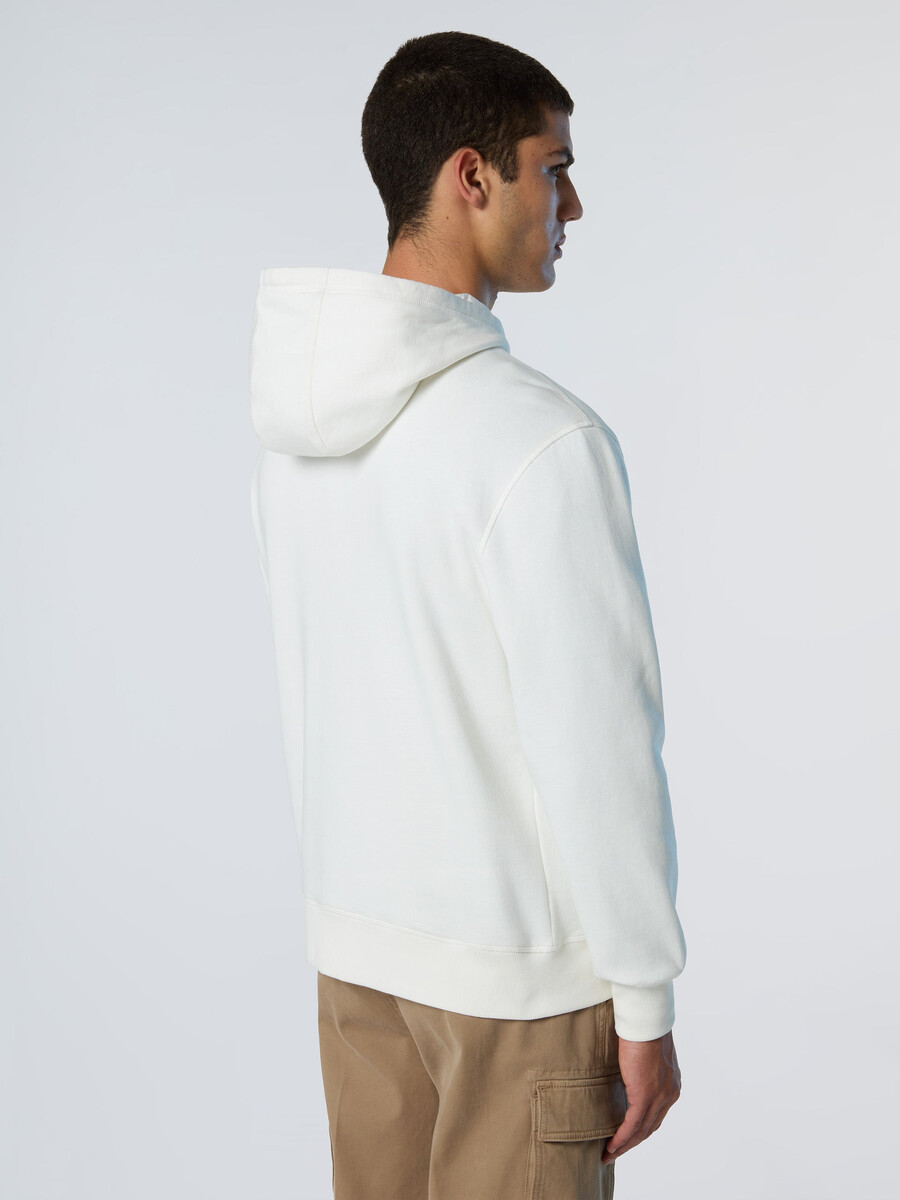 sudadera con capucha y parche de logotipo