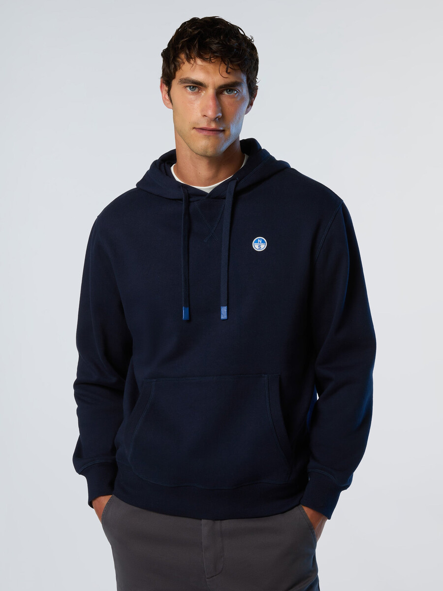 sudadera con capucha y parche de logotipo