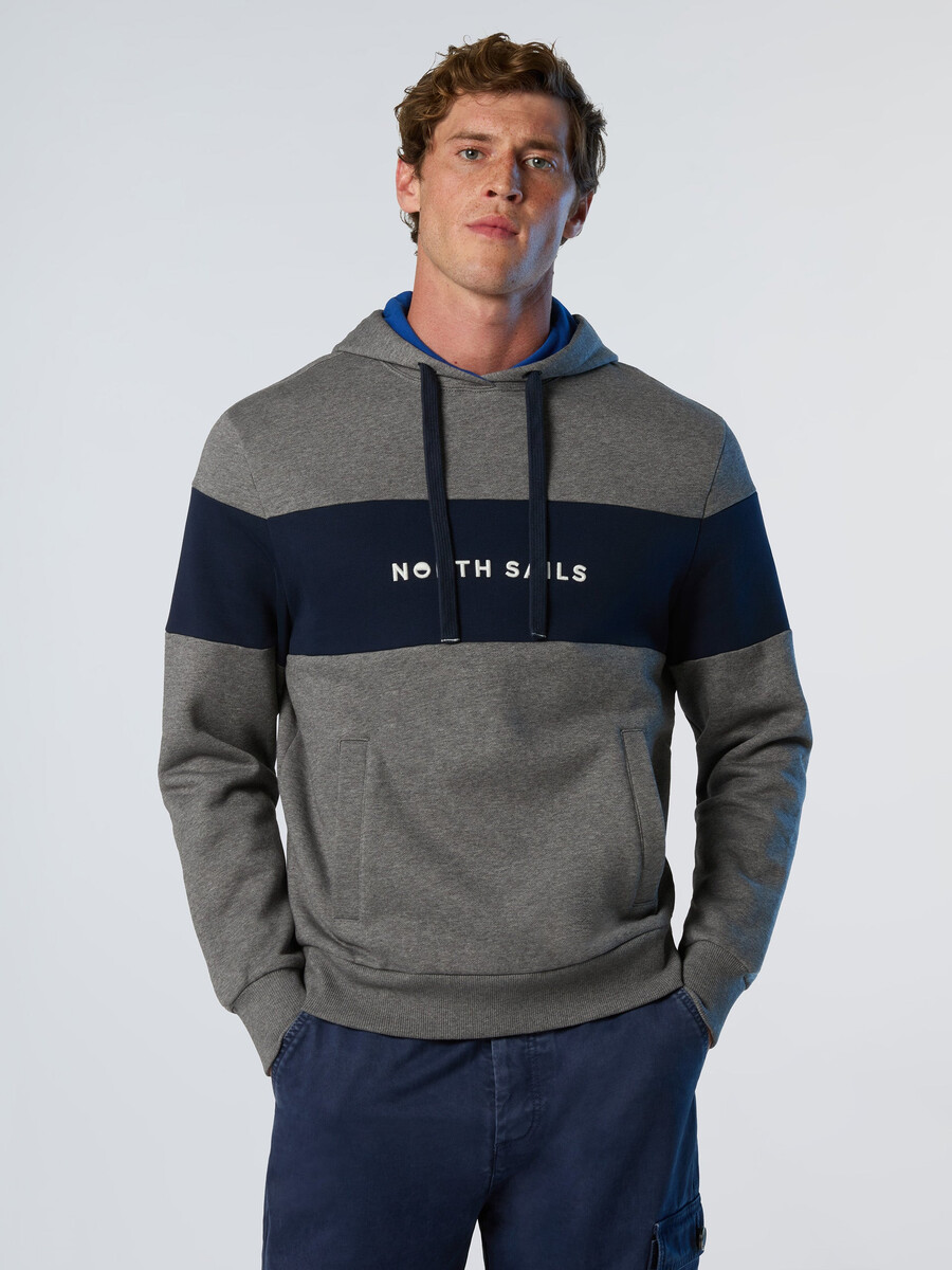 sudadera con capucha de rayas largas