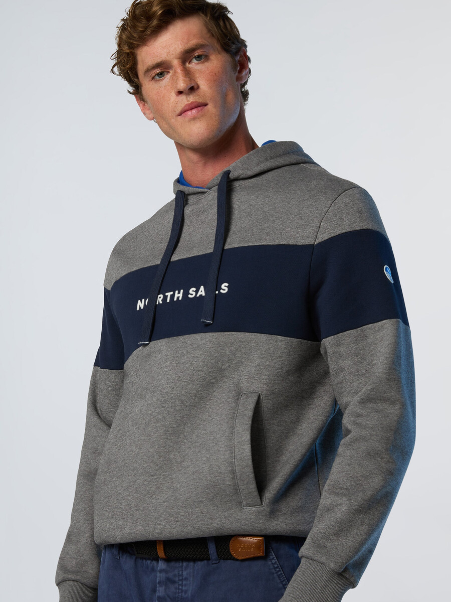 sudadera con capucha de rayas largas