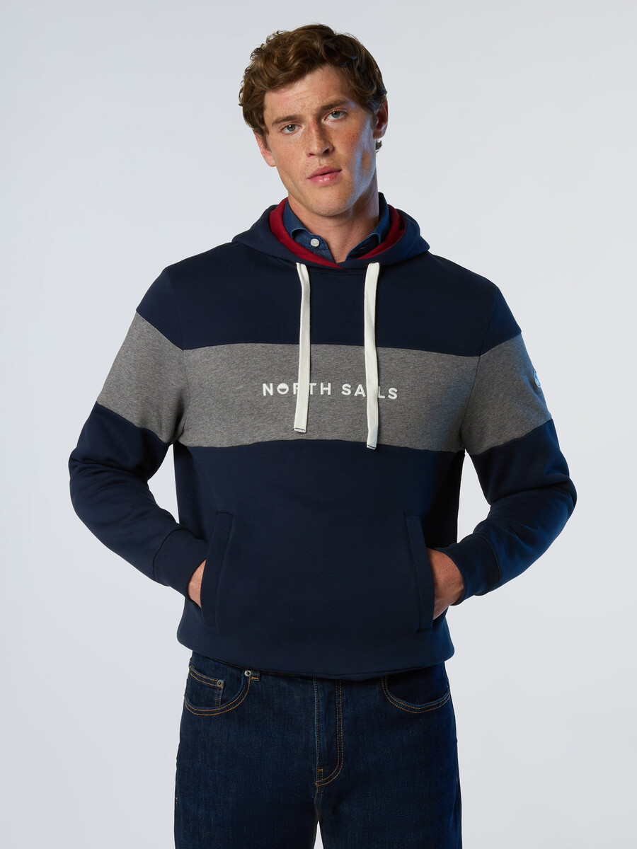 sudadera con capucha de rayas largas