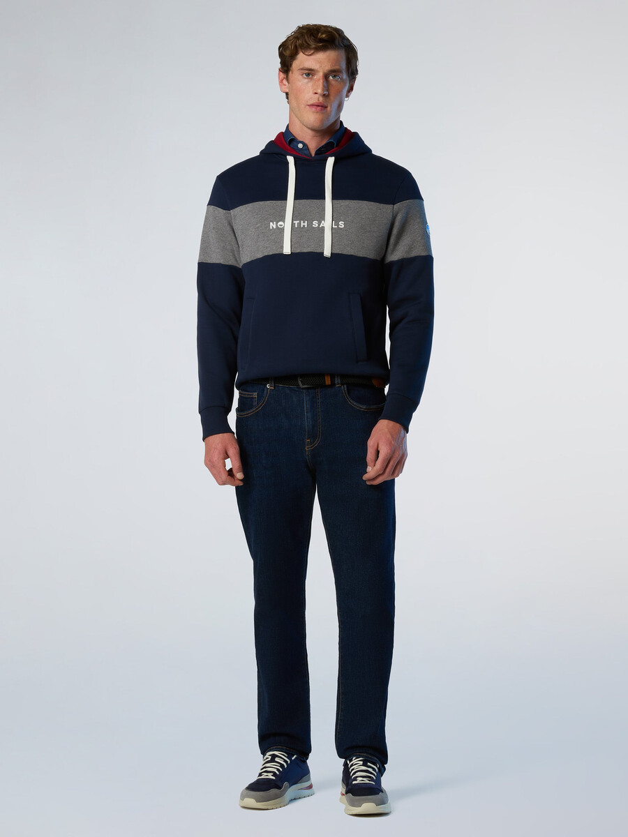 sudadera con capucha de rayas largas