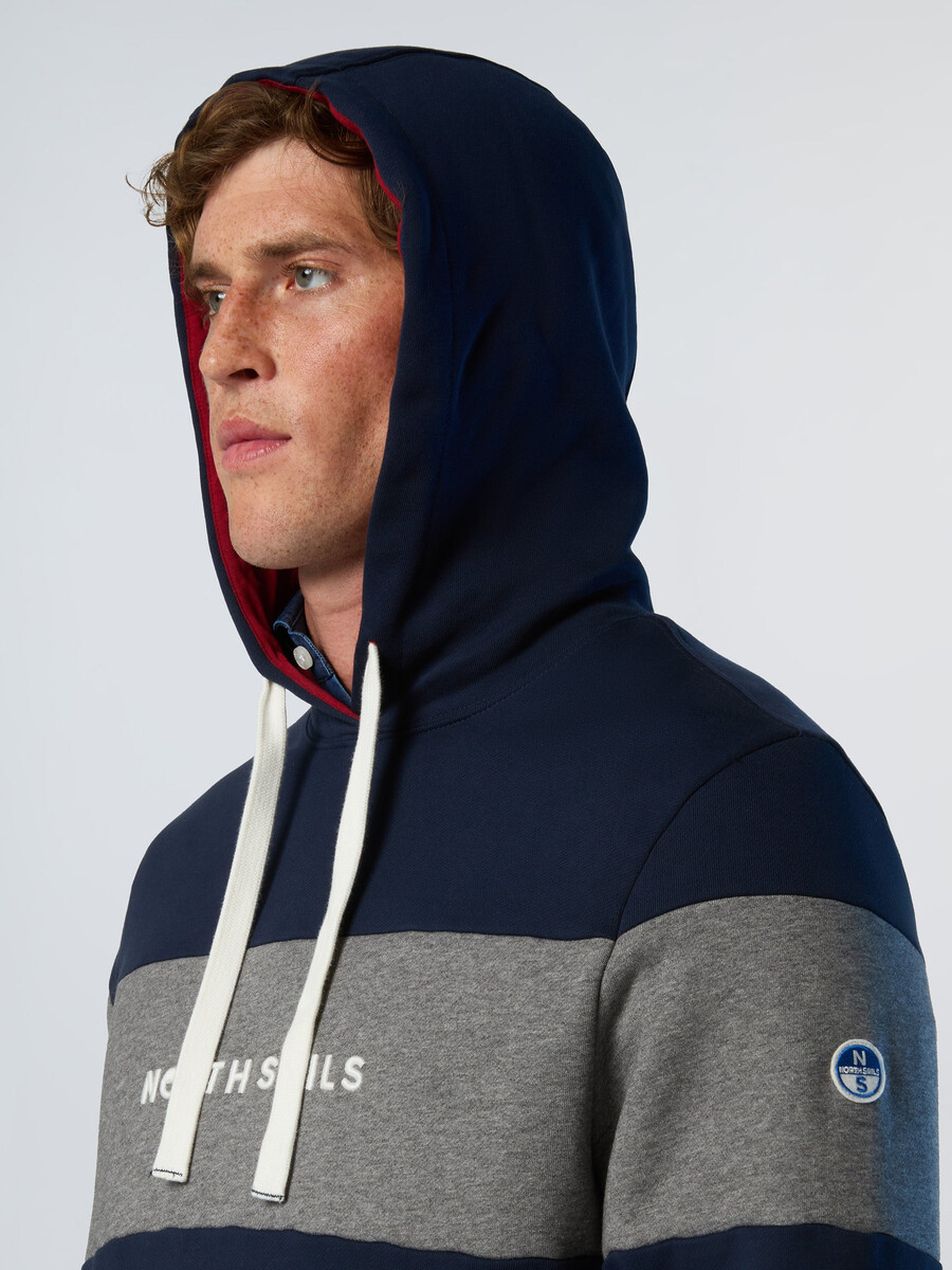 sudadera con capucha de rayas largas