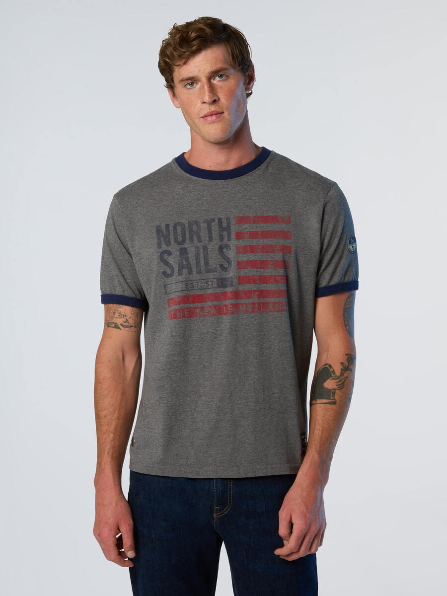 camiseta de archivo con bandera estadounidense