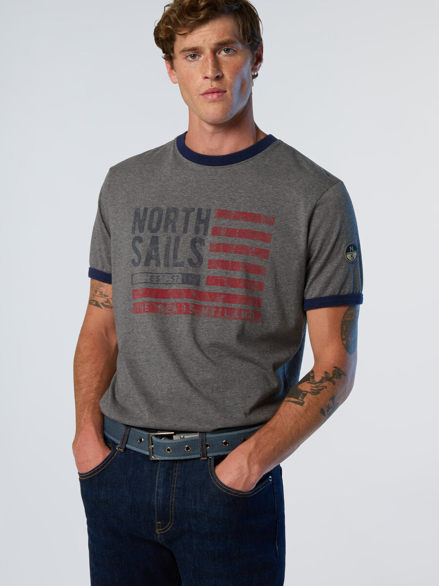 camiseta de archivo con bandera estadounidense
