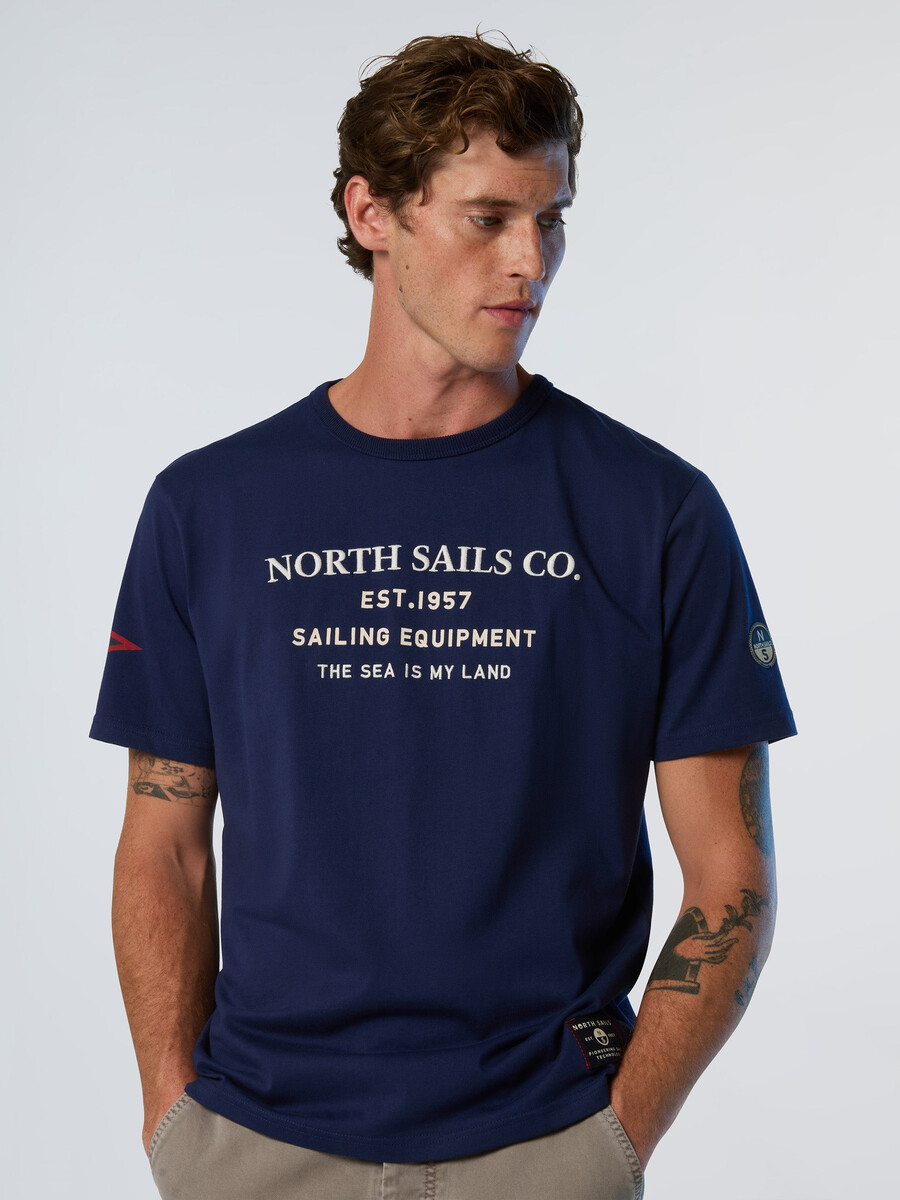 camiseta con estampado de vela