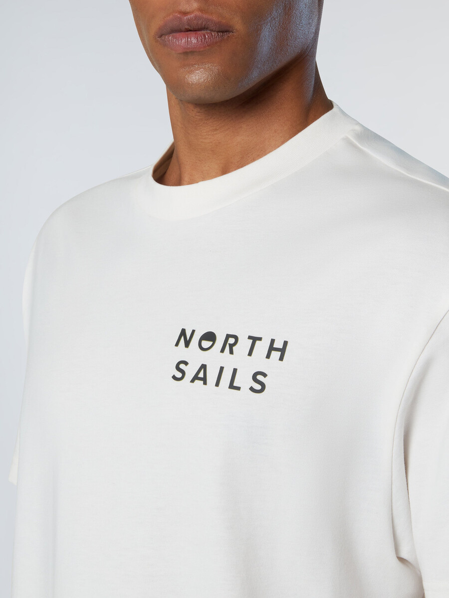 camiseta con estampado gráfico