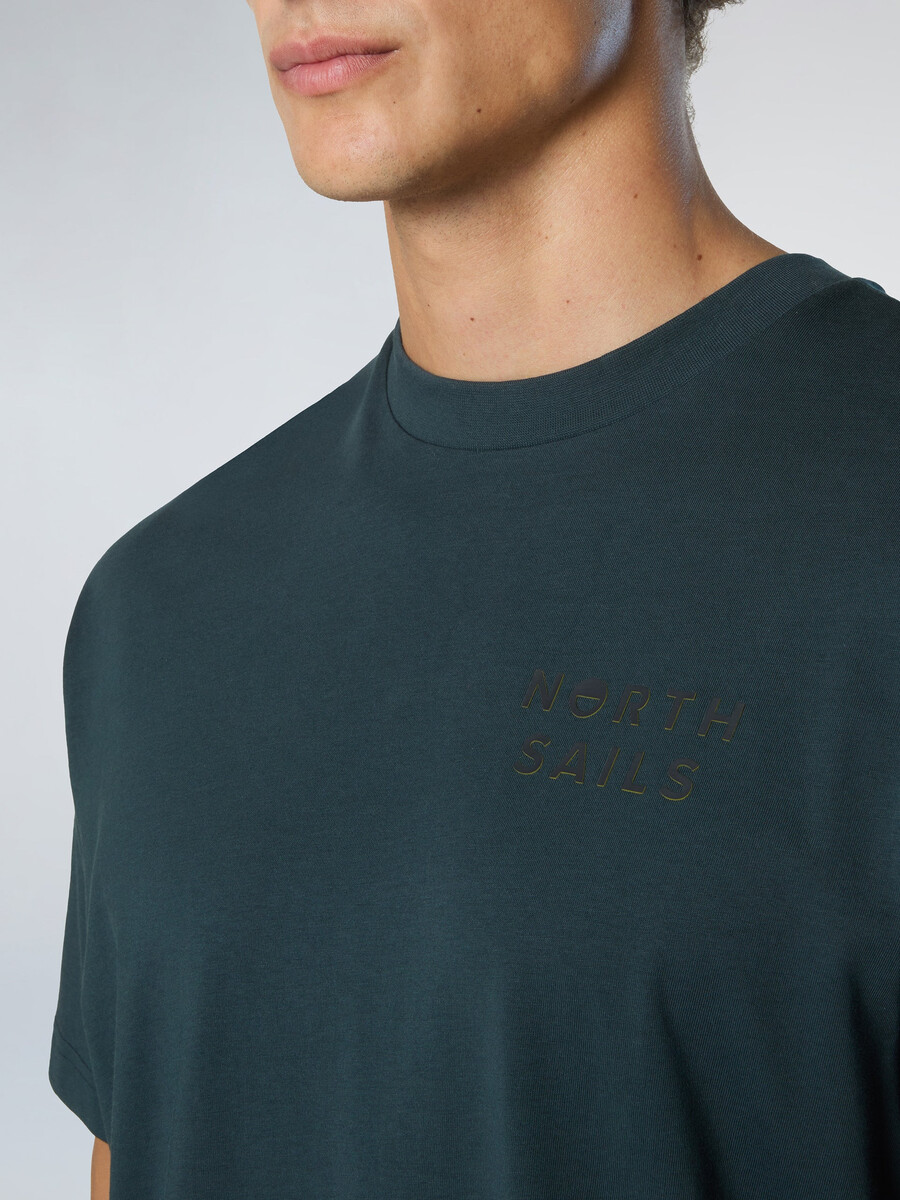 camiseta con estampado gráfico