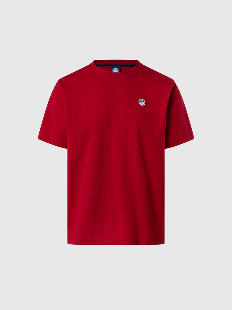 camiseta con parche de logo