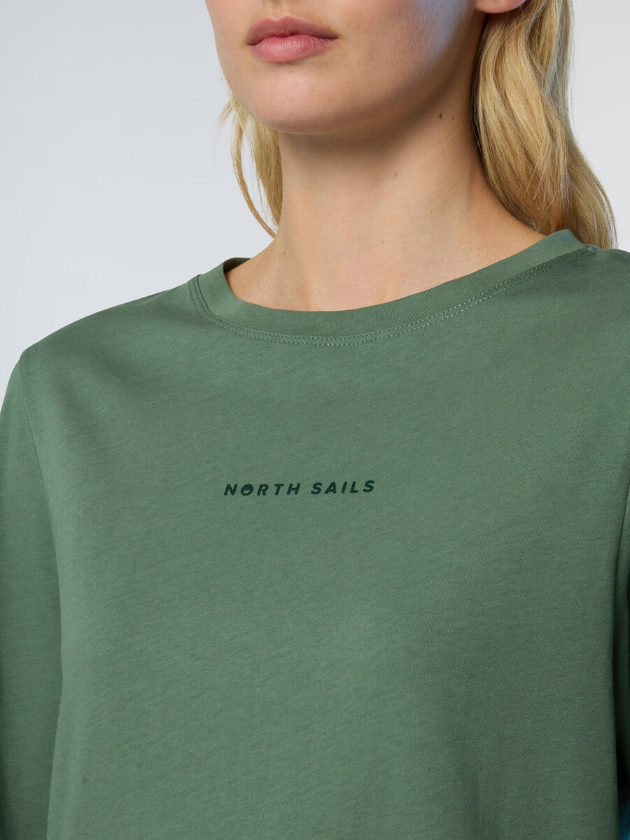 camiseta de manga larga con logotipo en relieve