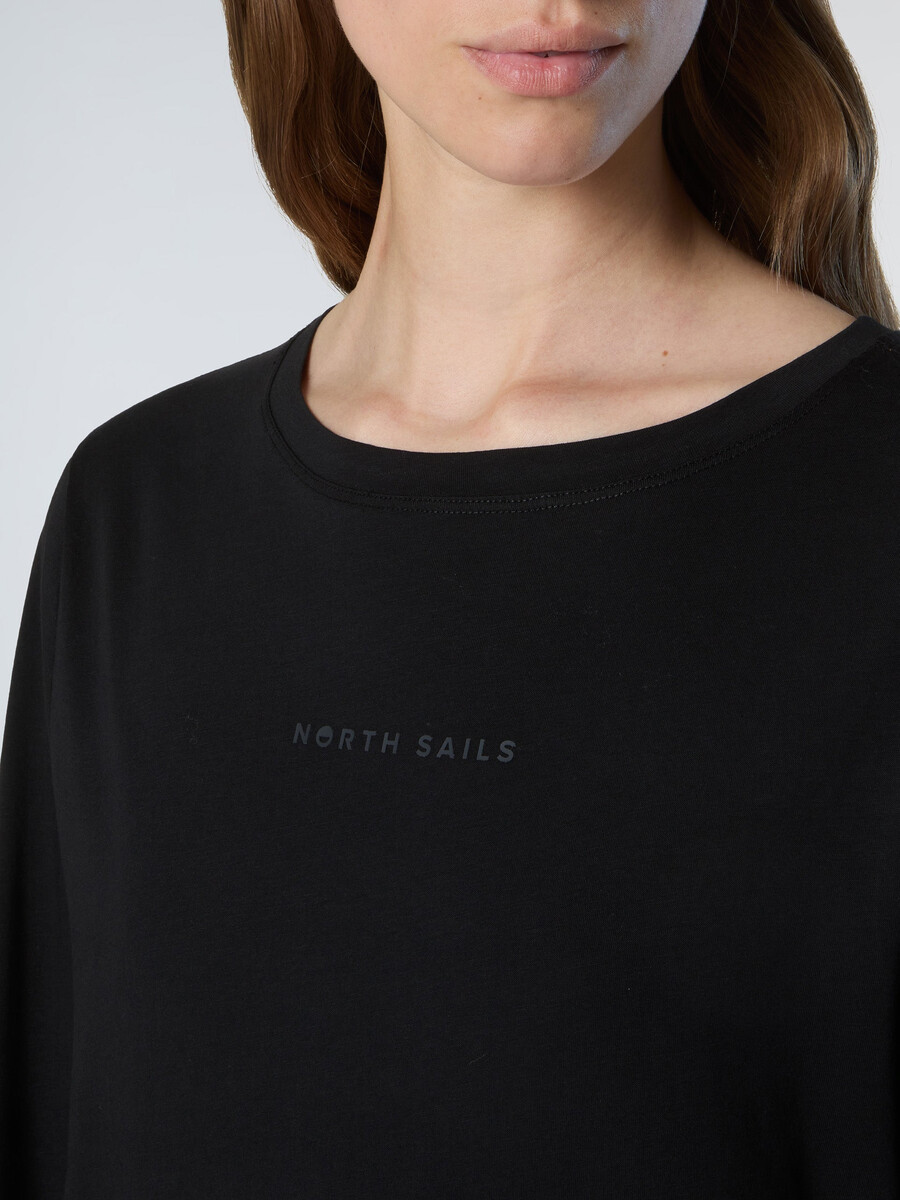camiseta de manga larga con logotipo en relieve