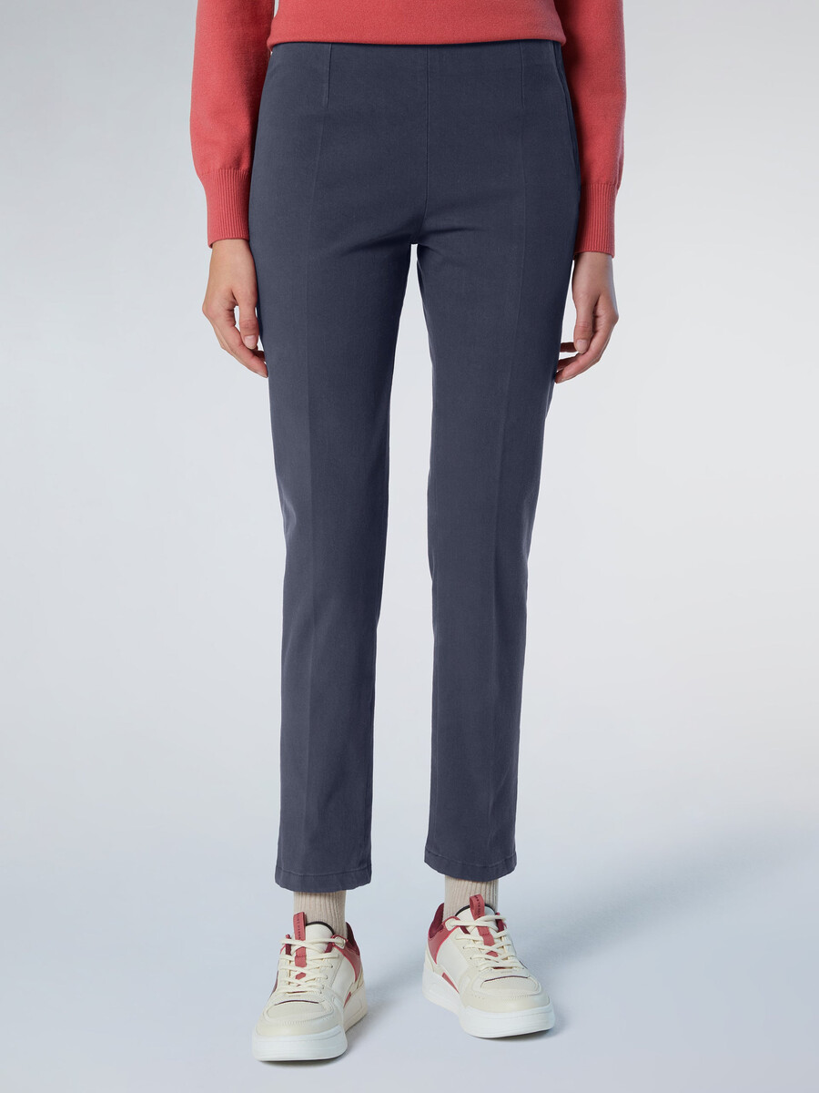 pantalones ajustados con pinzas
